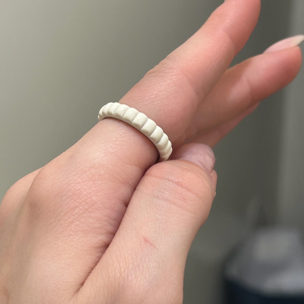 Mejuri Ivory Ring - Picture 4 of 5